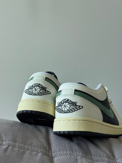 Nike Jordan 1 Low Retro Jade Smoke