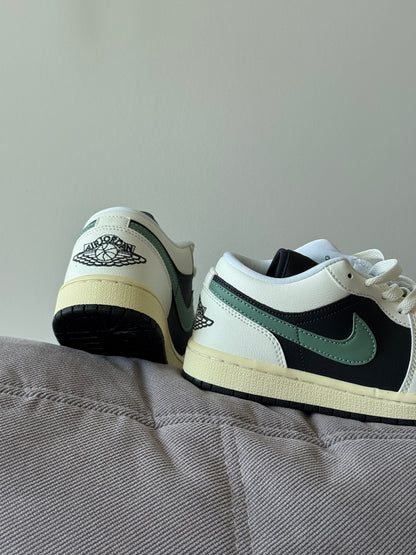 Nike Jordan 1 Low Retro Jade Smoke
