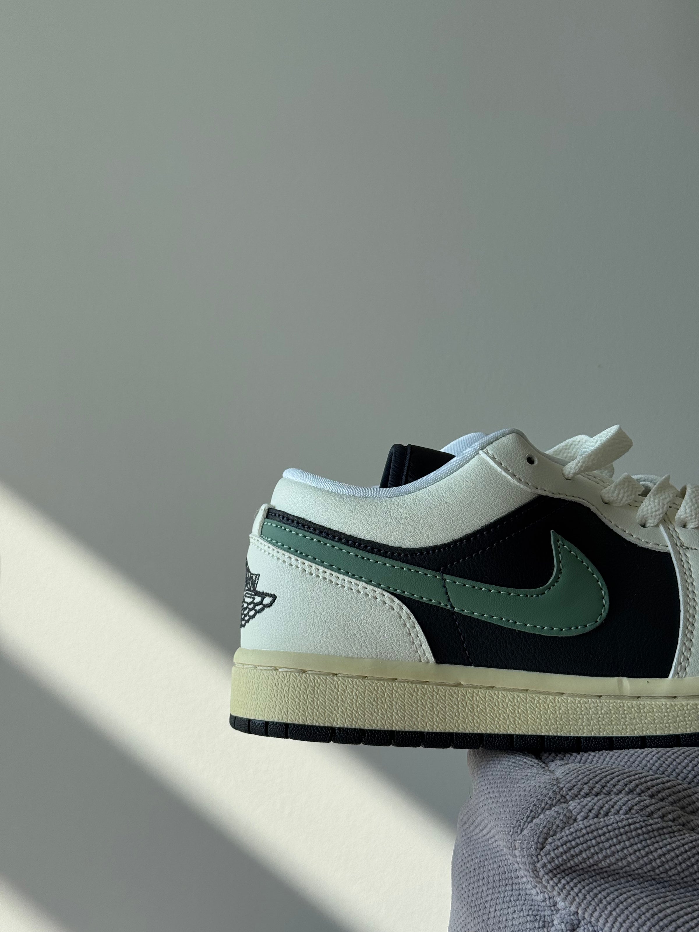 Nike Jordan 1 Low Retro Jade Smoke