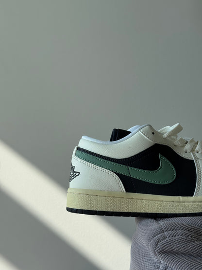 Nike Jordan 1 Low Retro Jade Smoke
