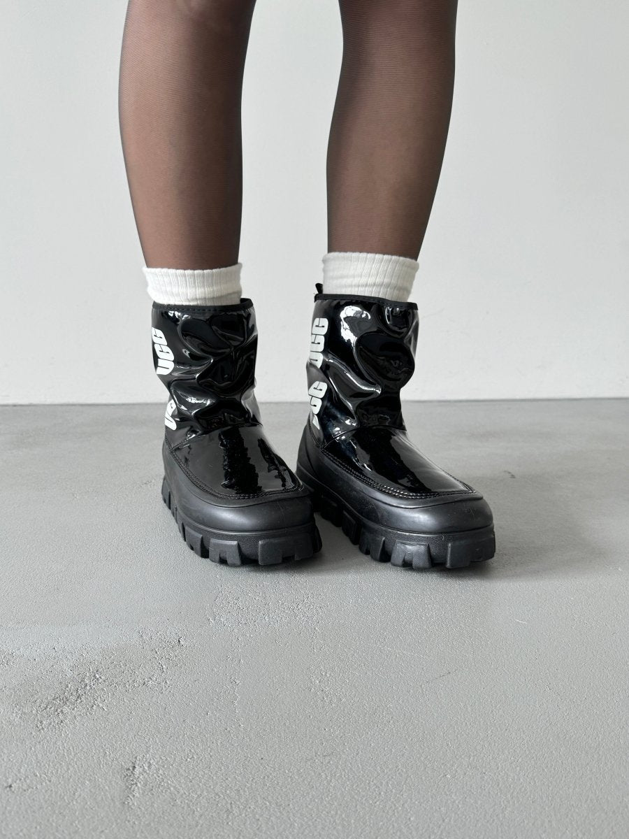 UGG Classic Brellah Mini Boot Black - oceanhype - 