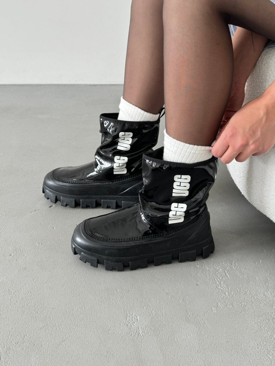 UGG Classic Brellah Mini Boot Black - oceanhype - 