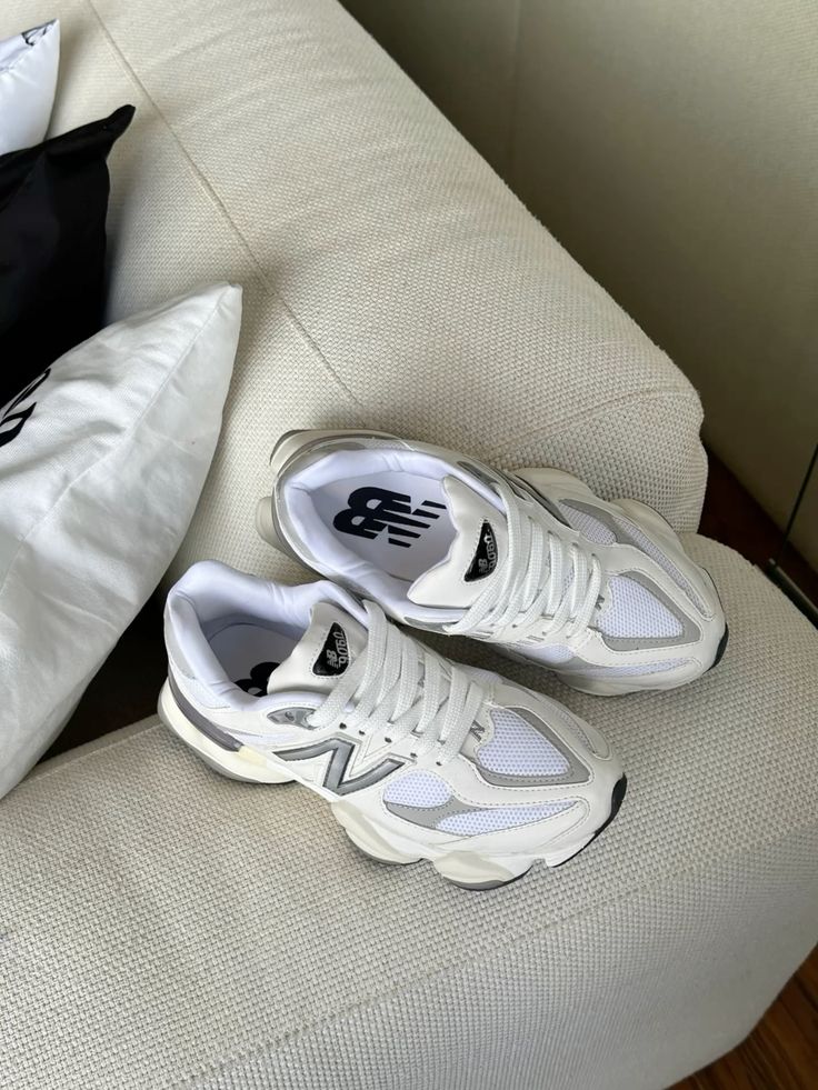 NEW BALANCE 9060
