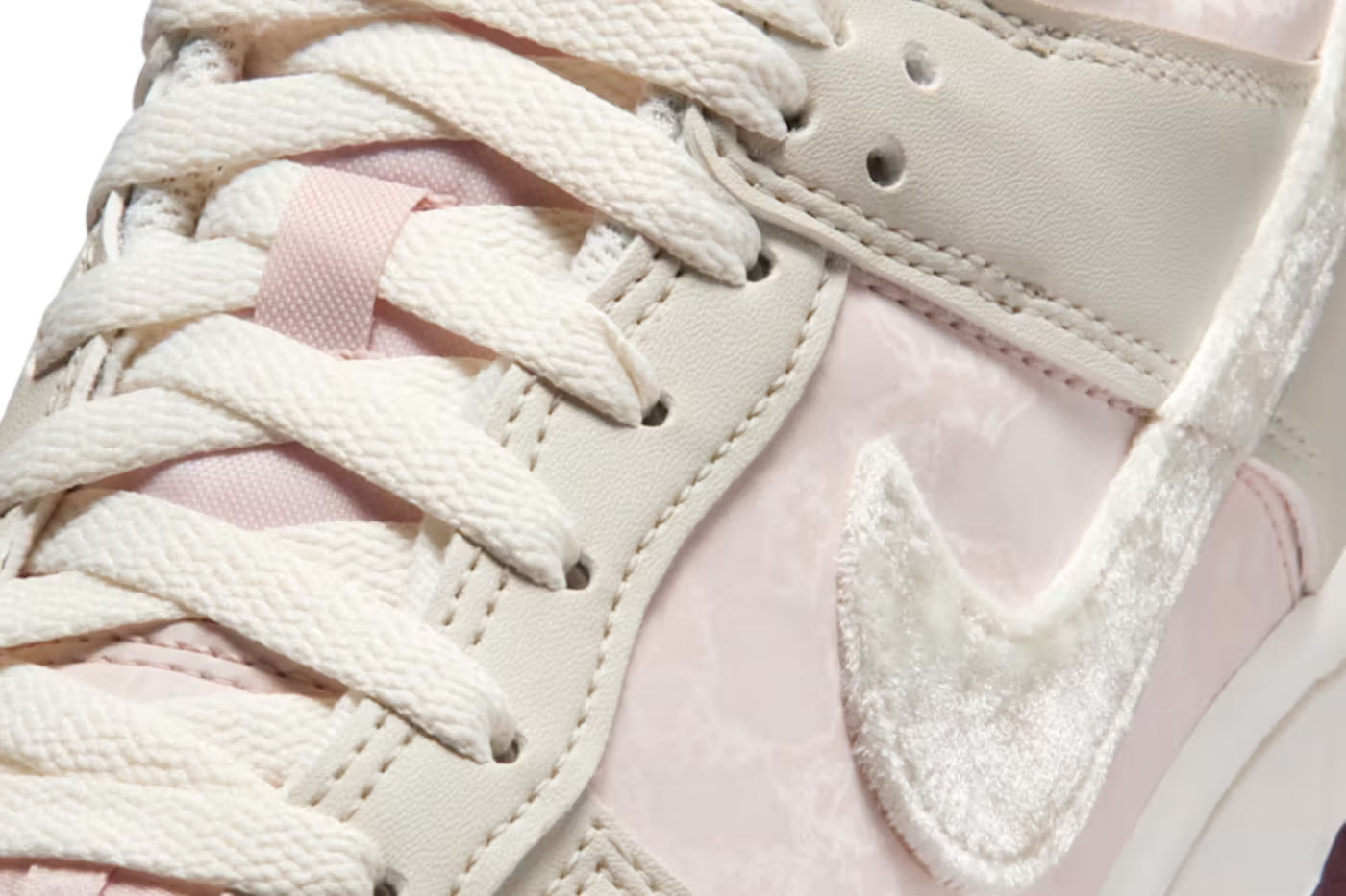 Nike Dunk Low Valentine's Day