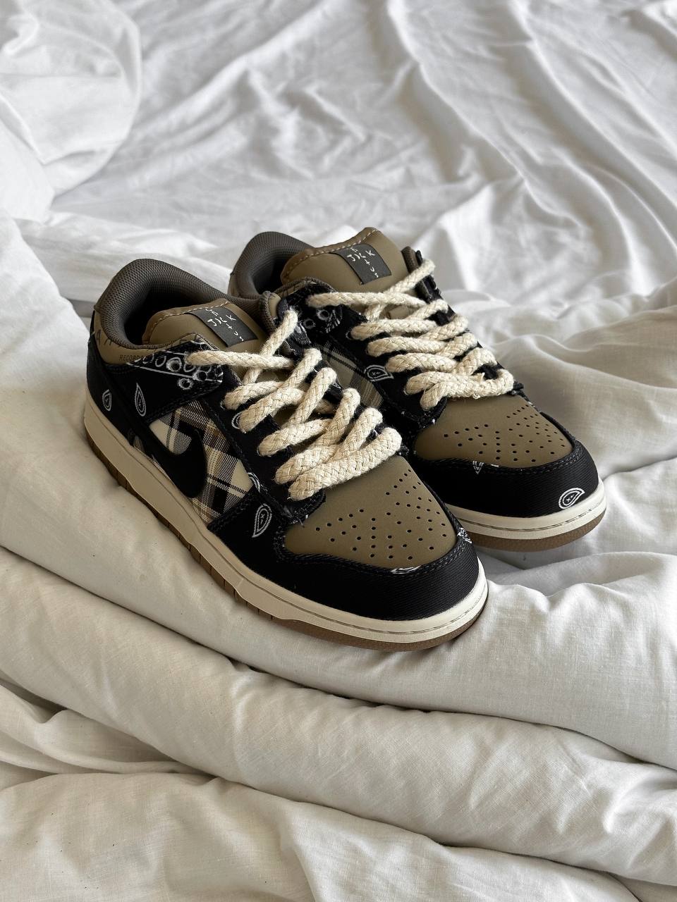 Nike SB Dunk Low x Travis Scott Cactus Jack - oceanhype - 