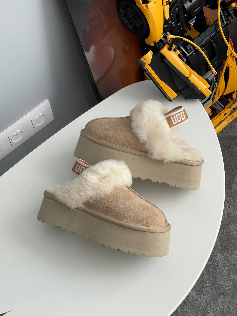 UGG Funkette Slipper Platform Sand - oceanhype - 