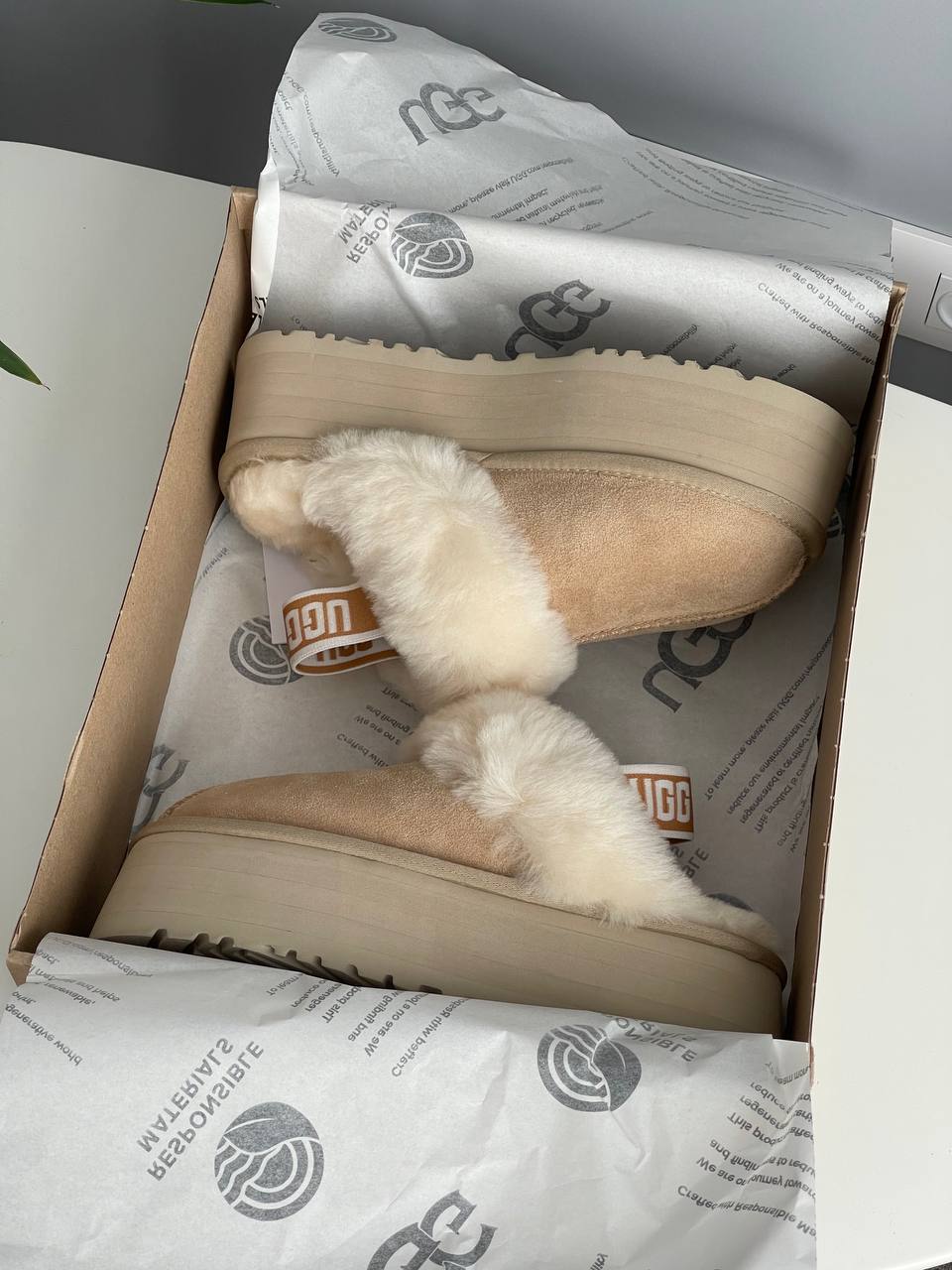 UGG Funkette Slipper Platform Sand - oceanhype - 
