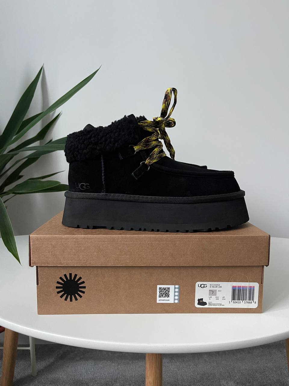UGG Funkarra Platform Black - oceanhype - 