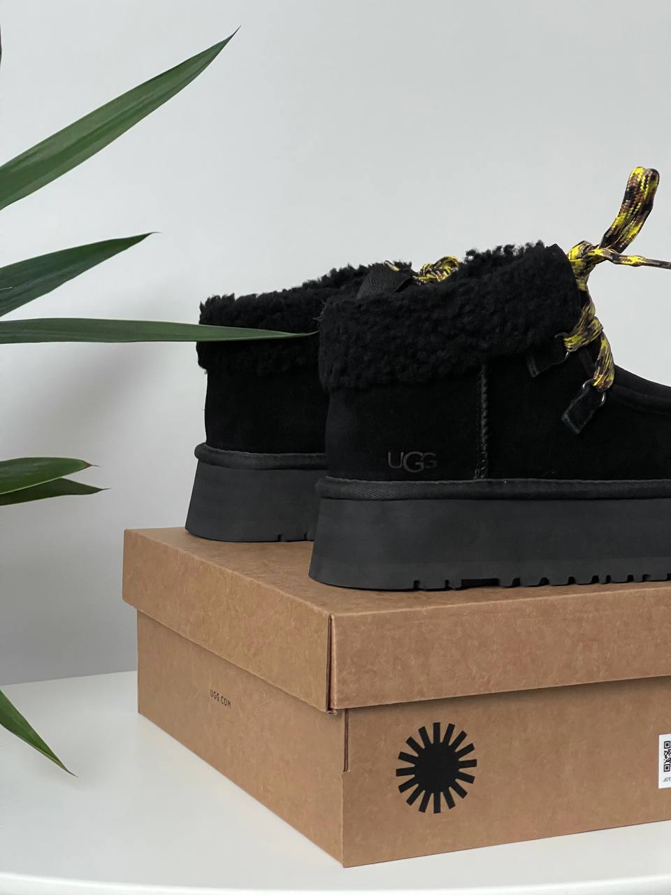 UGG Funkarra Platform Black - oceanhype - 