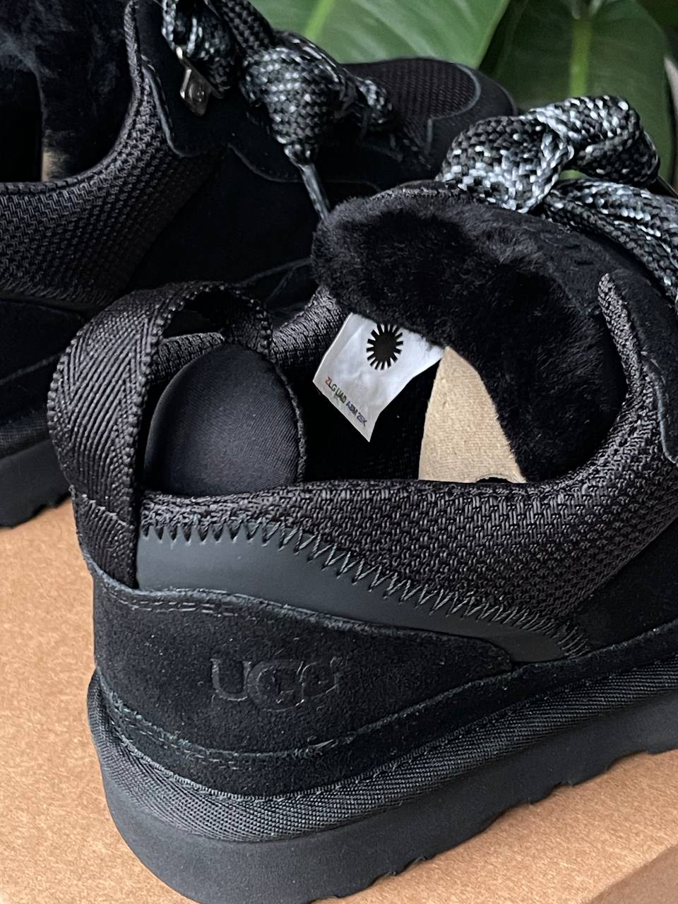 UGG Lowmel Sneaker Black - oceanhype - 