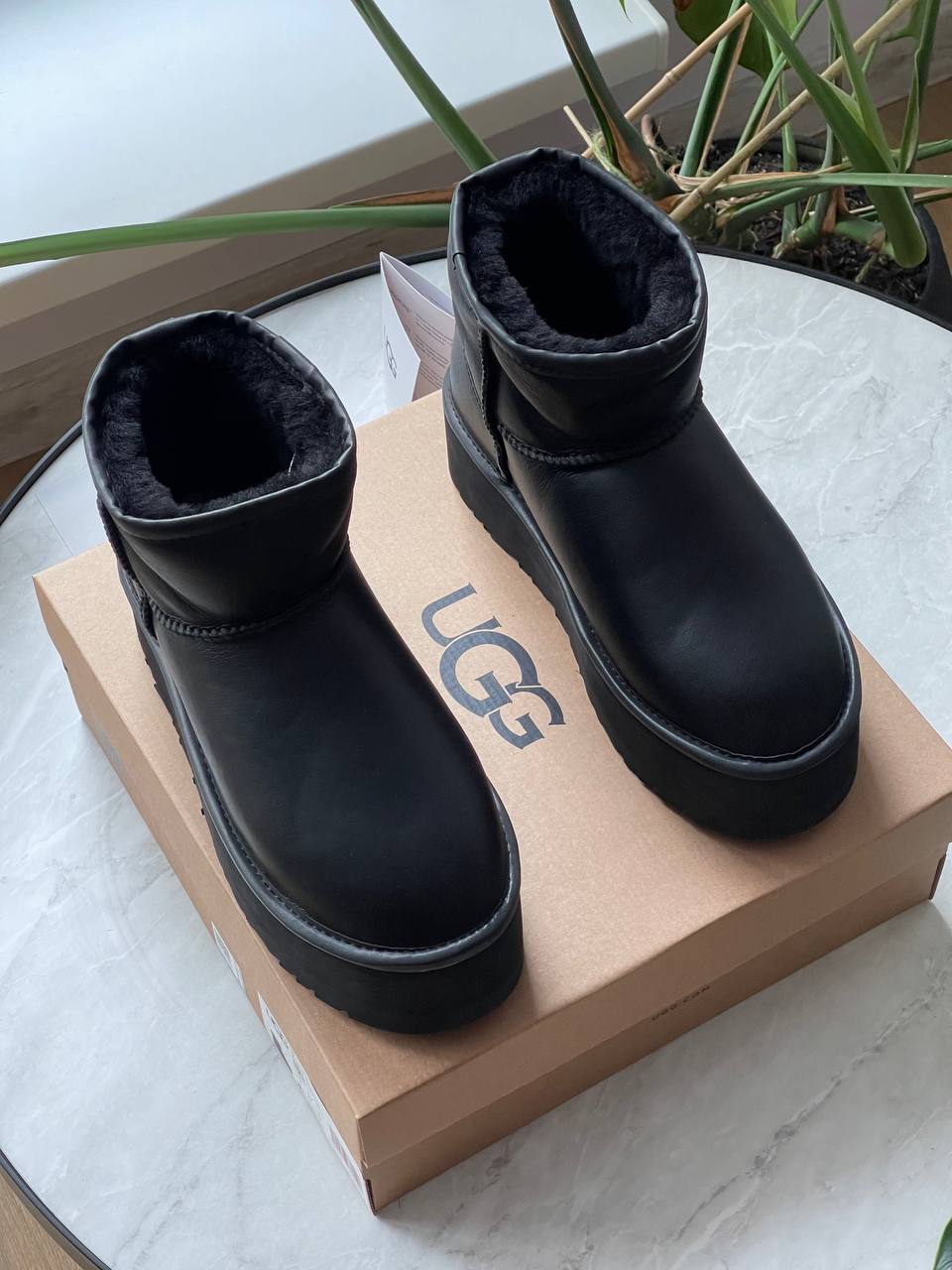 UGG Mini Black Platform Leather - oceanhype - 