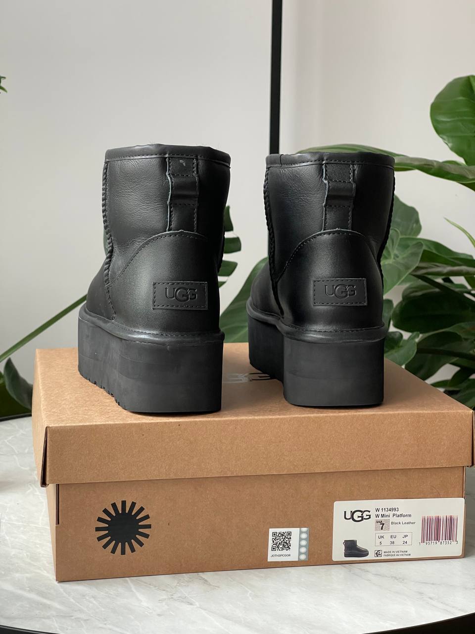UGG Mini Black Platform Leather - oceanhype - 