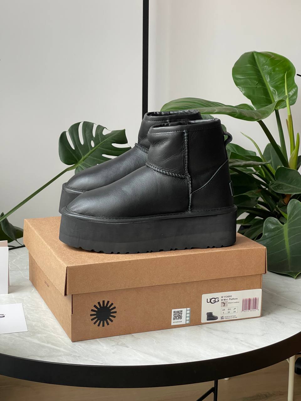 UGG Mini Black Platform Leather - oceanhype - 