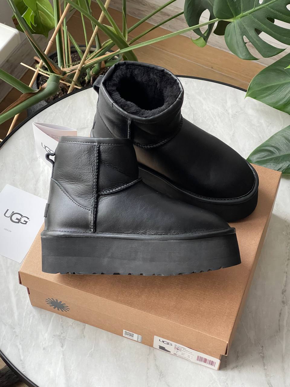 UGG Mini Black Platform Leather - oceanhype - 
