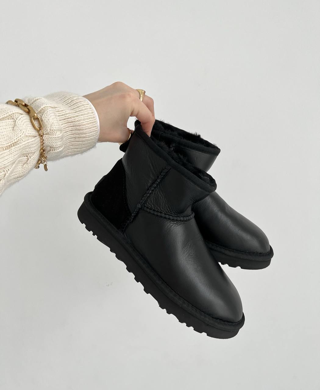 UGG Classic Mini Black Leather - oceanhype - 
