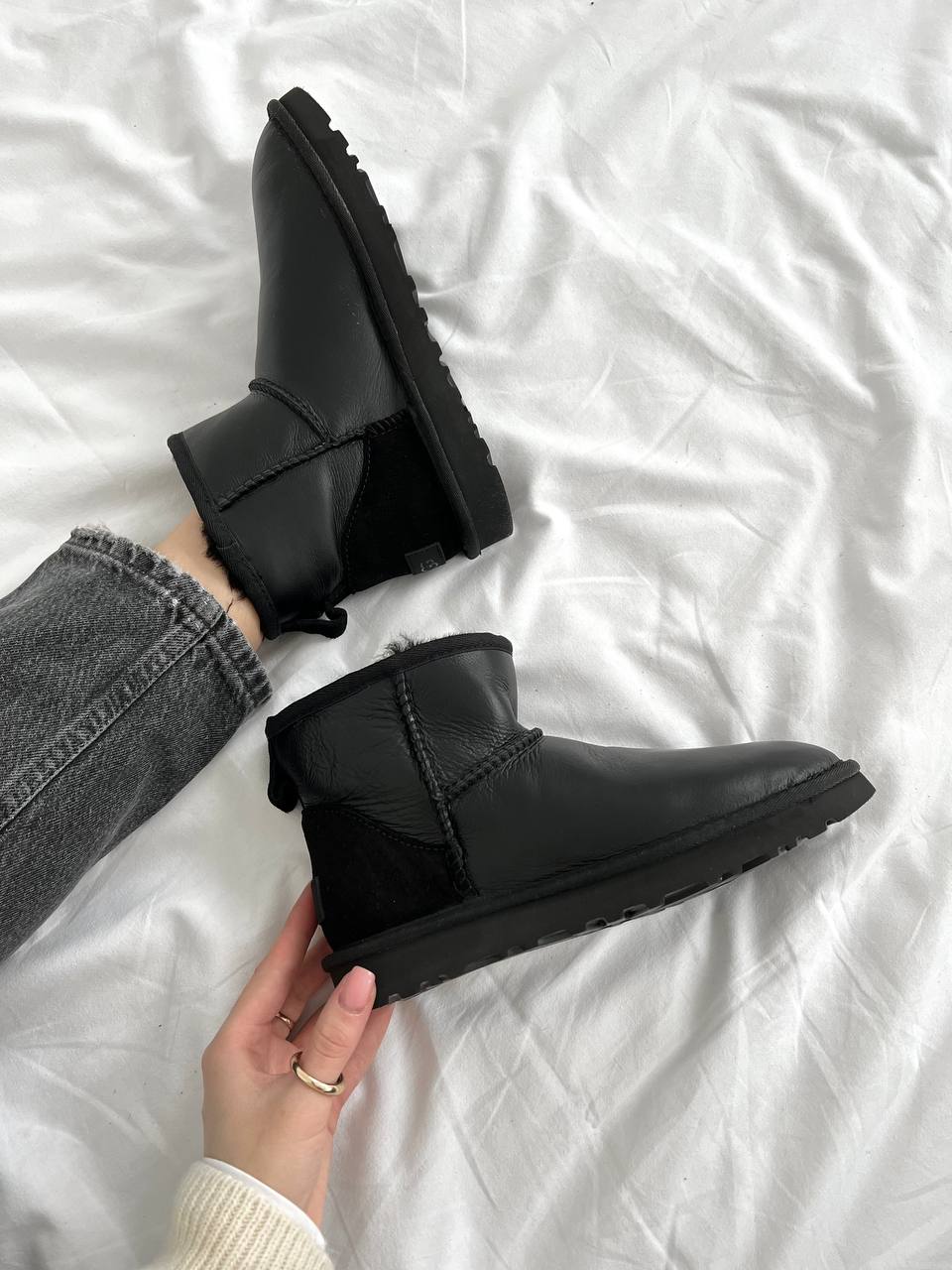 UGG Classic Mini Black Leather - oceanhype - 
