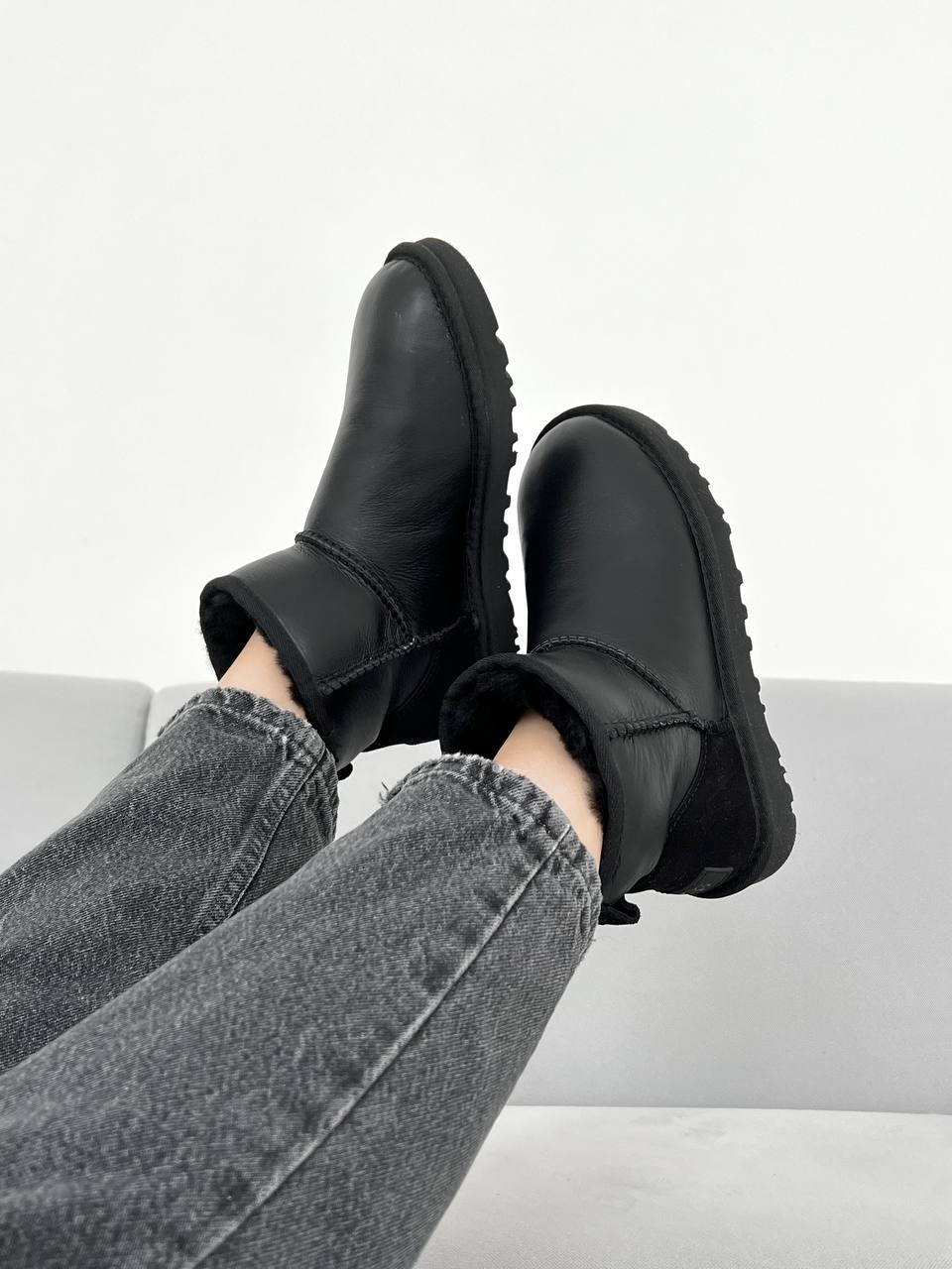 UGG Classic Mini Black Leather - oceanhype - 
