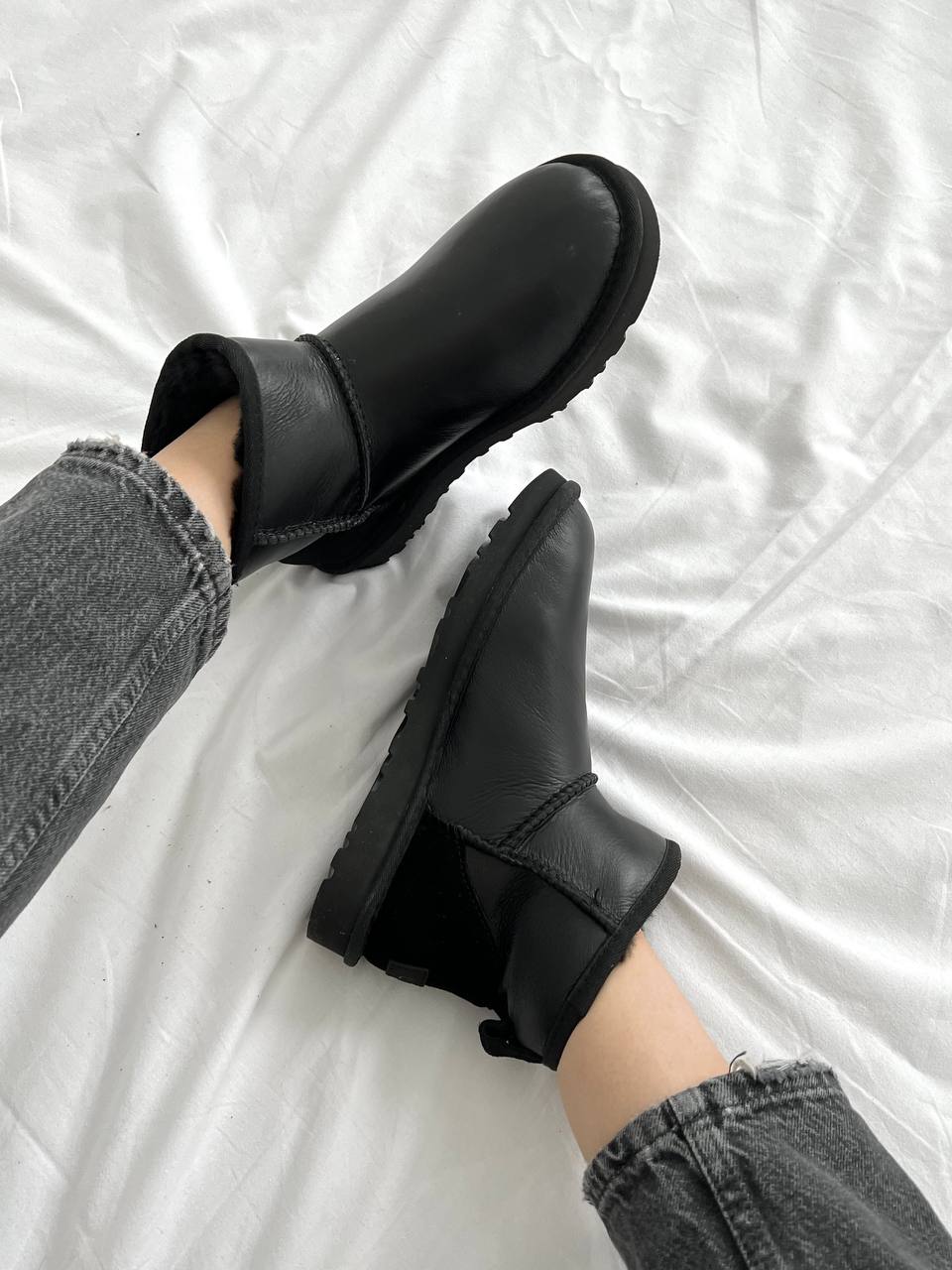UGG Classic Mini Black Leather - oceanhype - 