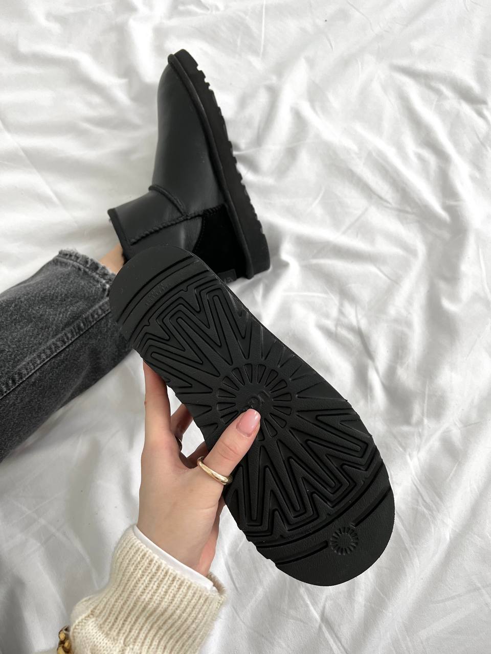 UGG Classic Mini Black Leather - oceanhype - 