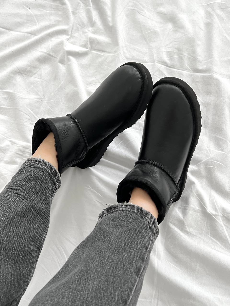 UGG Classic Mini Black Leather - oceanhype - 