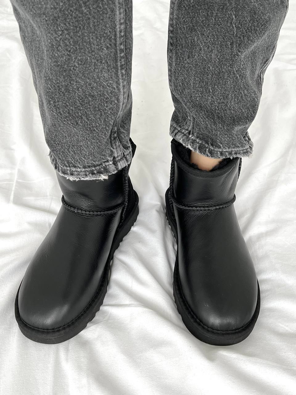 UGG Classic Mini Black Leather - oceanhype - 