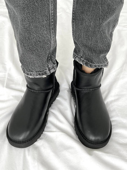 UGG Classic Mini Black Leather - oceanhype - 