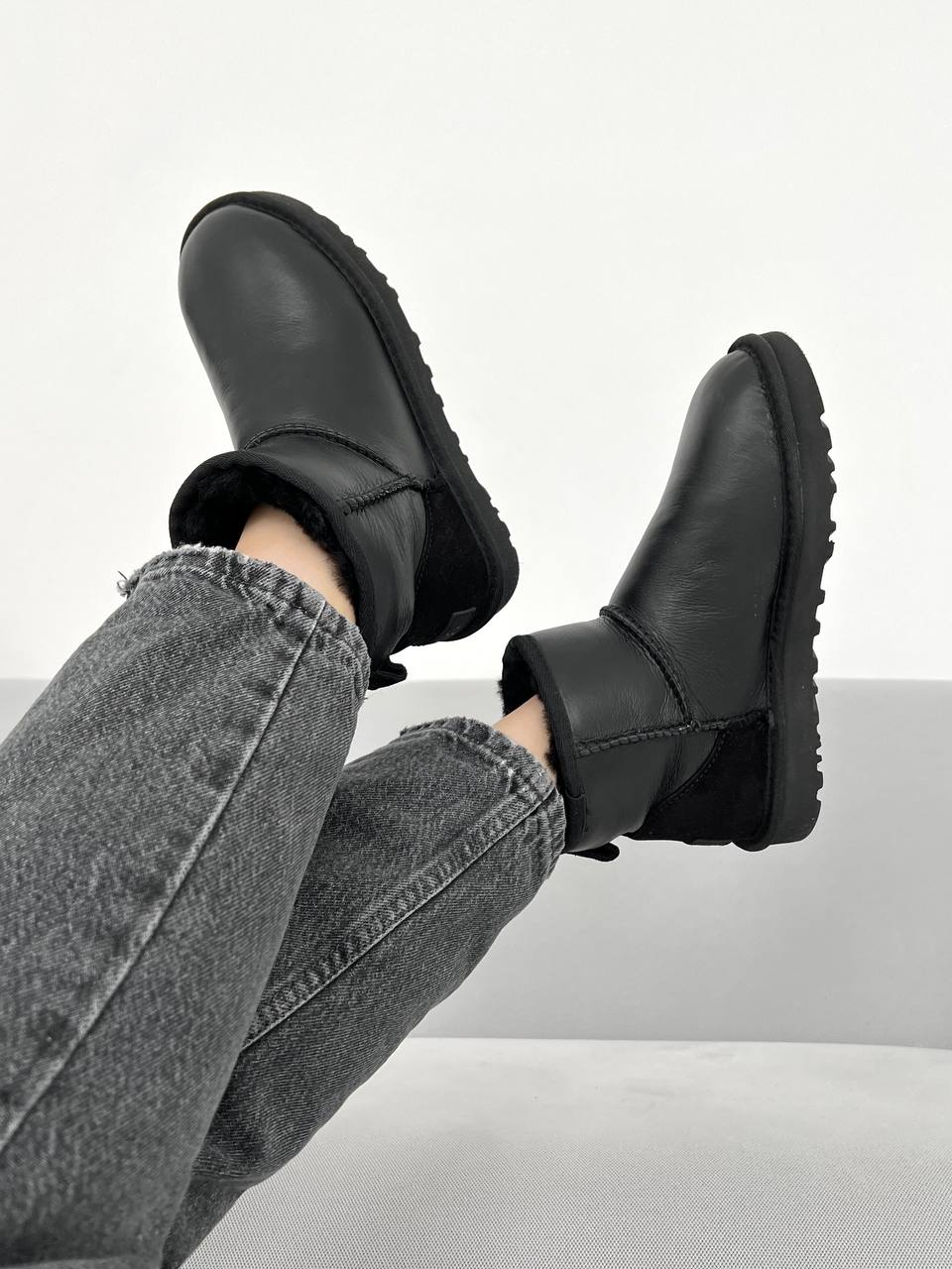 UGG Classic Mini Black Leather - oceanhype - 