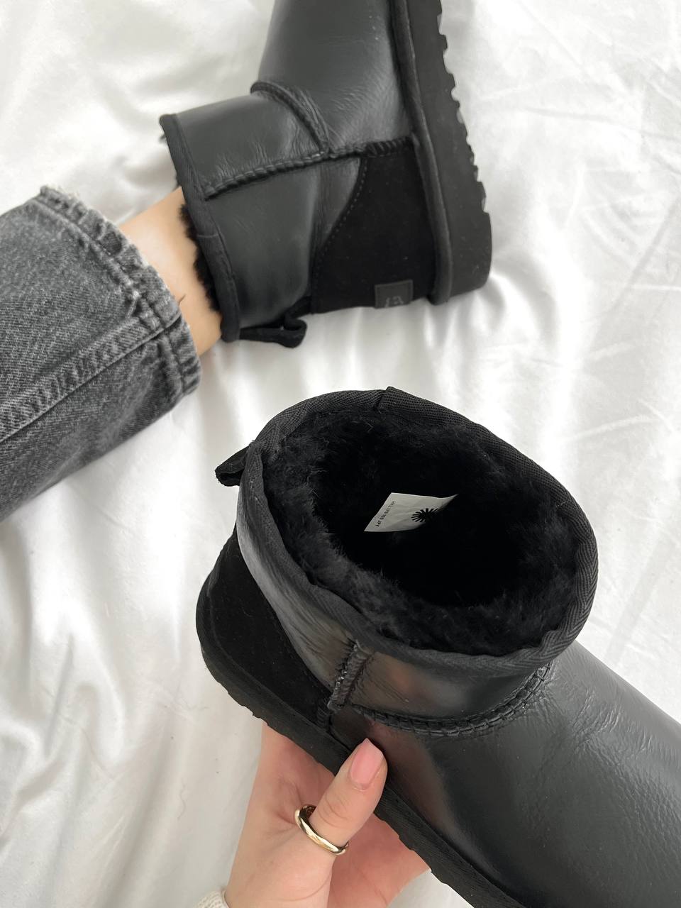 UGG Classic Mini Black Leather - oceanhype - 