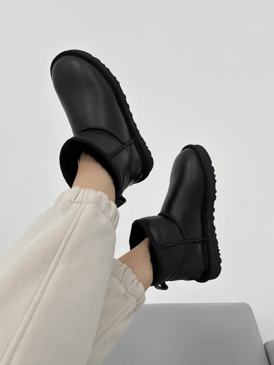 UGG Classic Mini Black Lather - oceanhype - 
