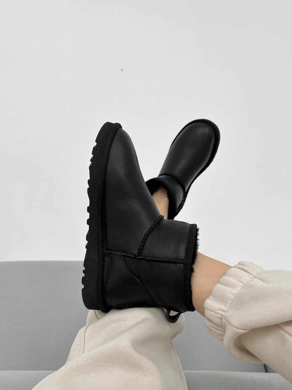 UGG Classic Mini Black Lather - oceanhype - 