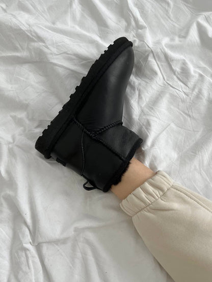 UGG Classic Mini Black Lather - oceanhype - 