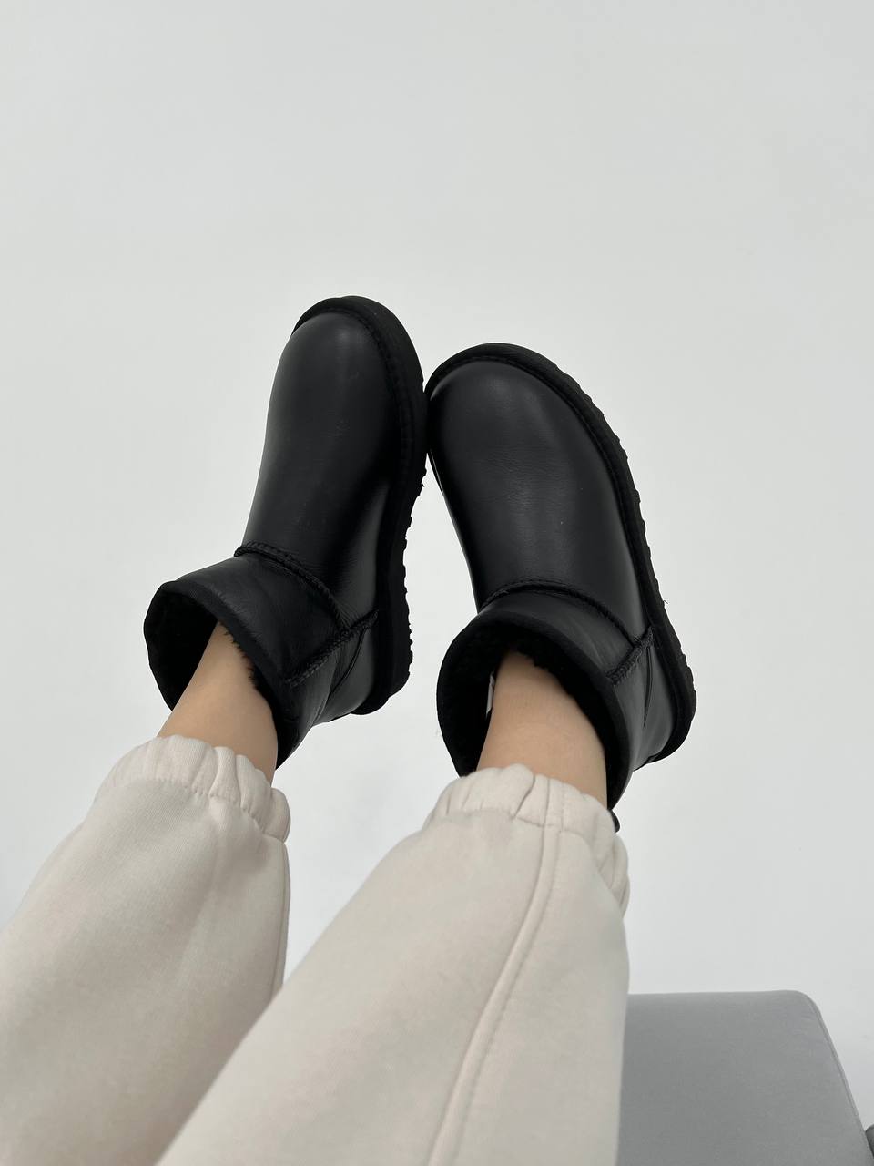 UGG Classic Mini Black Lather - oceanhype - 