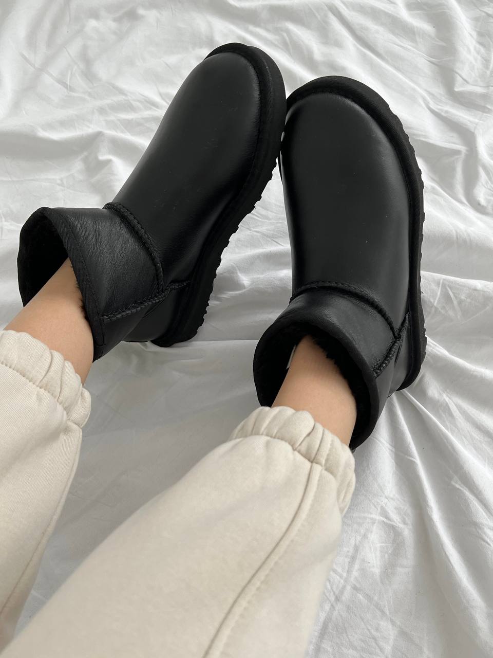 UGG Classic Mini Black Lather - oceanhype - 