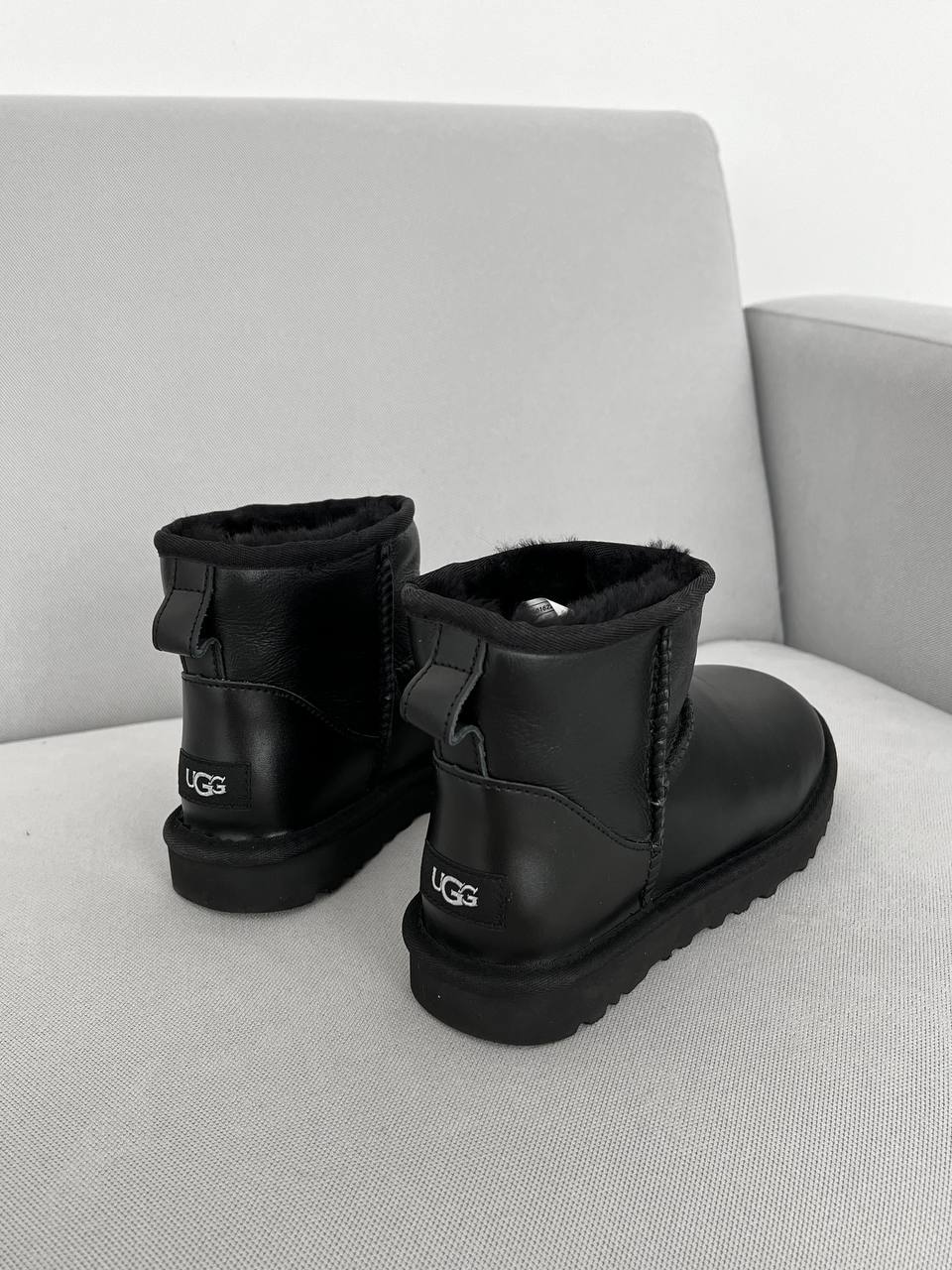 UGG Classic Mini Black Lather - oceanhype - 