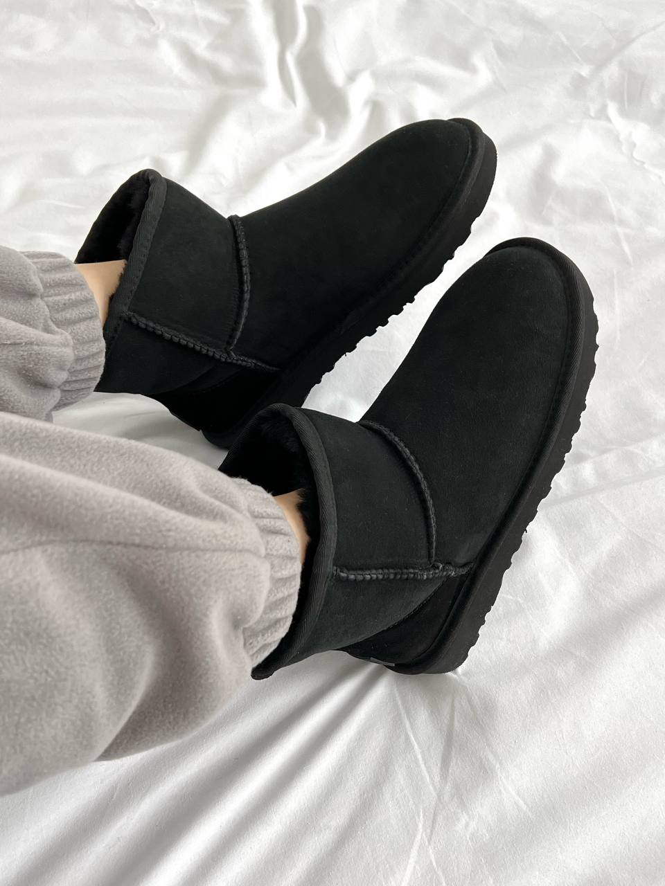 UGG Classic Mini II Boot Black - oceanhype - 