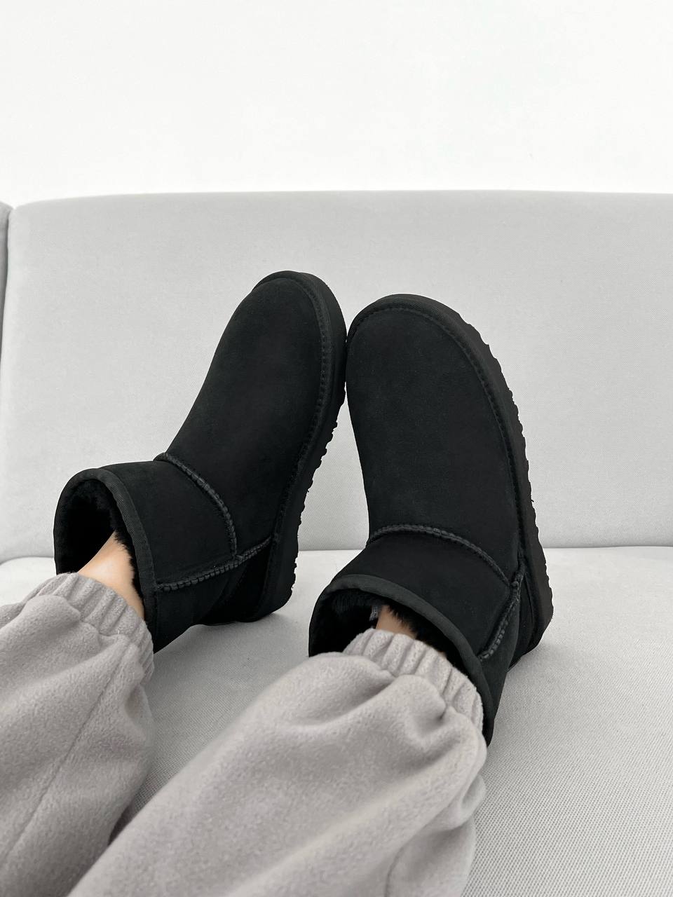 UGG Classic Mini II Boot Black - oceanhype - 