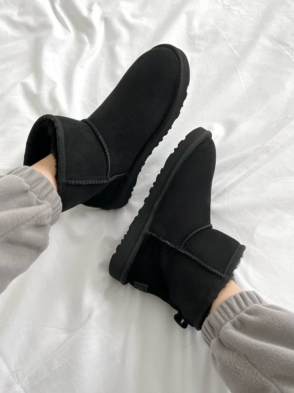 UGG Classic Mini II Boot Black - oceanhype - 