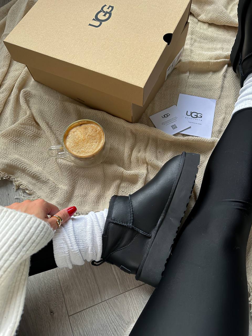 UGG Ultra Mini Platform Leather Black - oceanhype - 