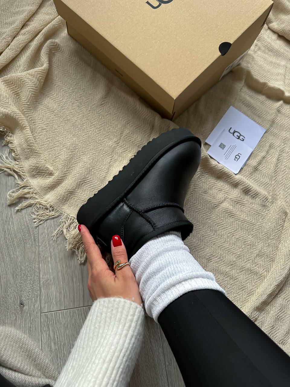 UGG Ultra Mini Platform Leather Black - oceanhype - 