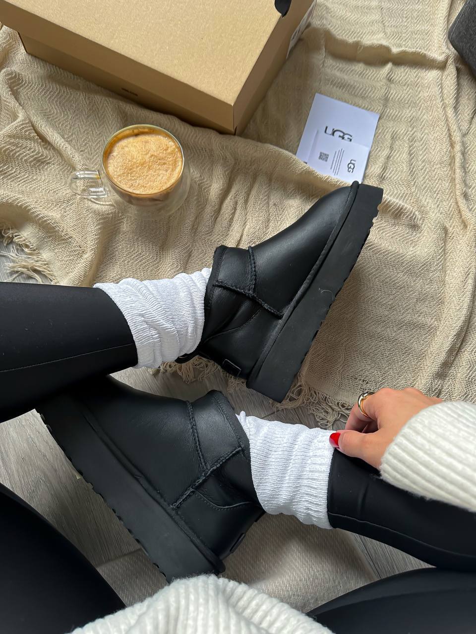 UGG Ultra Mini Platform Leather Black - oceanhype - 