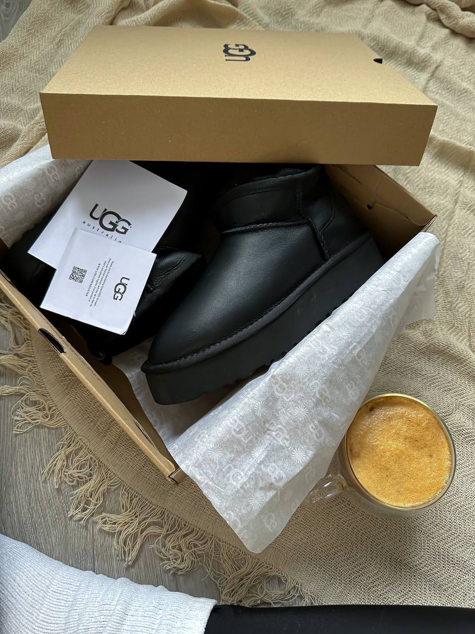 UGG Ultra Mini Platform Leather Black - oceanhype - 
