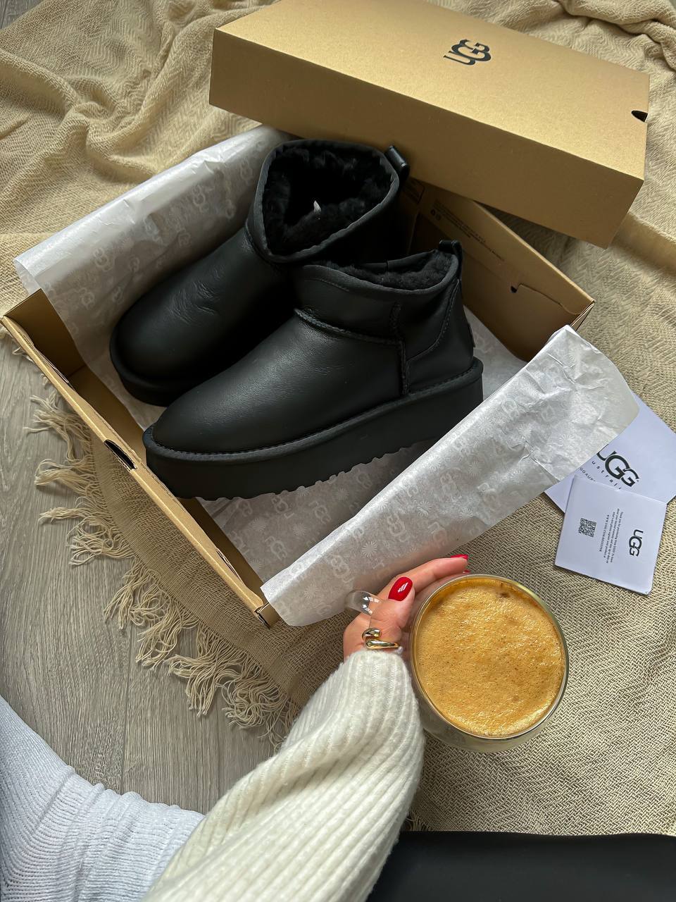 UGG Ultra Mini Platform Leather Black - oceanhype - 