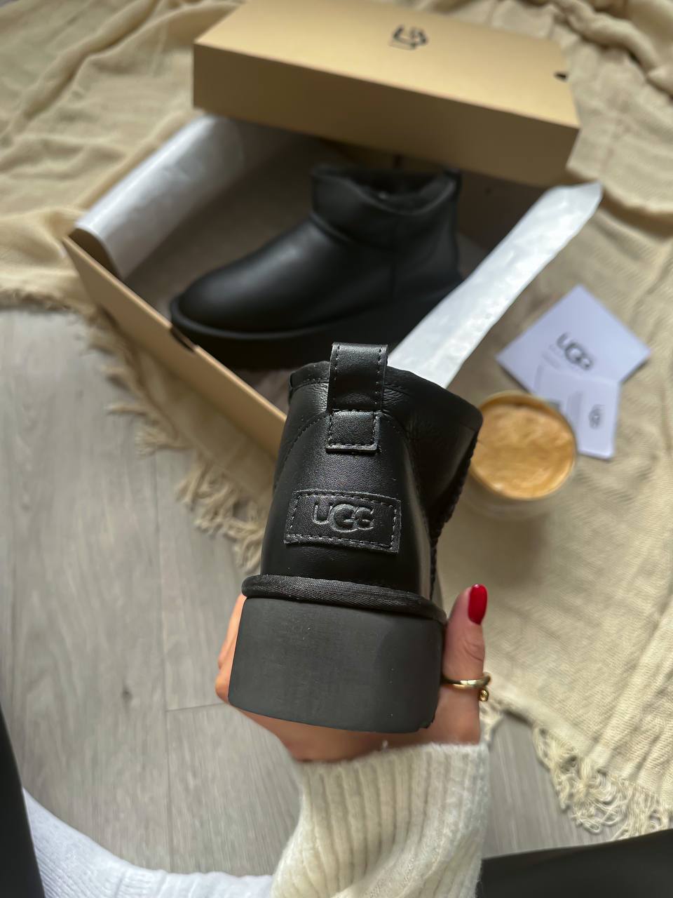 UGG Ultra Mini Platform Leather Black - oceanhype - 