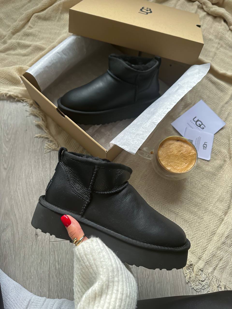 UGG Ultra Mini Platform Leather Black - oceanhype - 