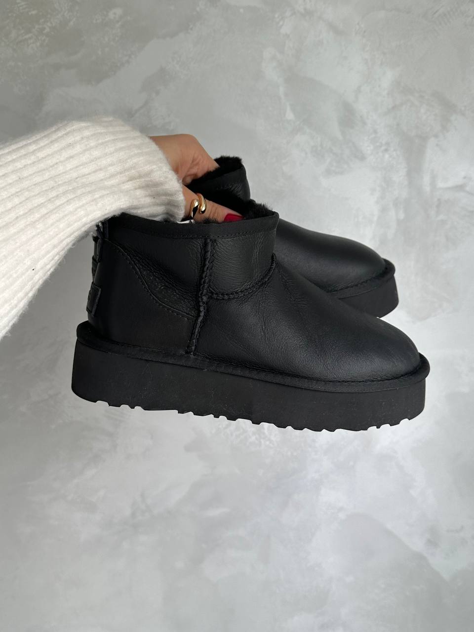 UGG Ultra Mini Platform Leather Black - oceanhype - 