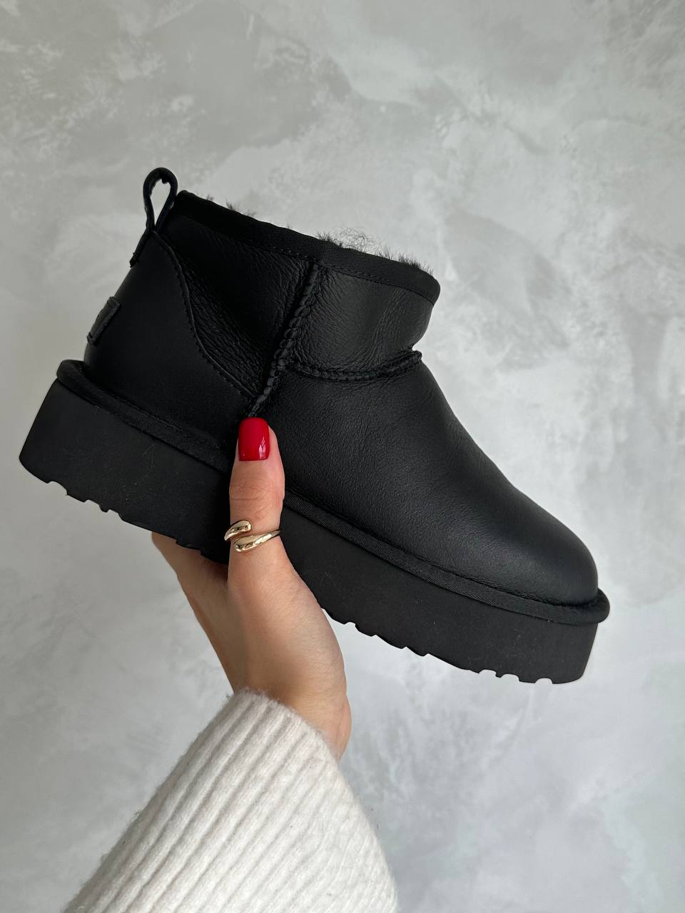 UGG Ultra Mini Platform Leather Black - oceanhype - 