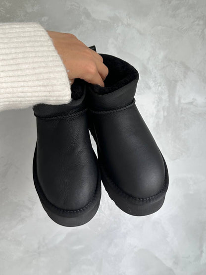 UGG Ultra Mini Platform Leather Black - oceanhype - 