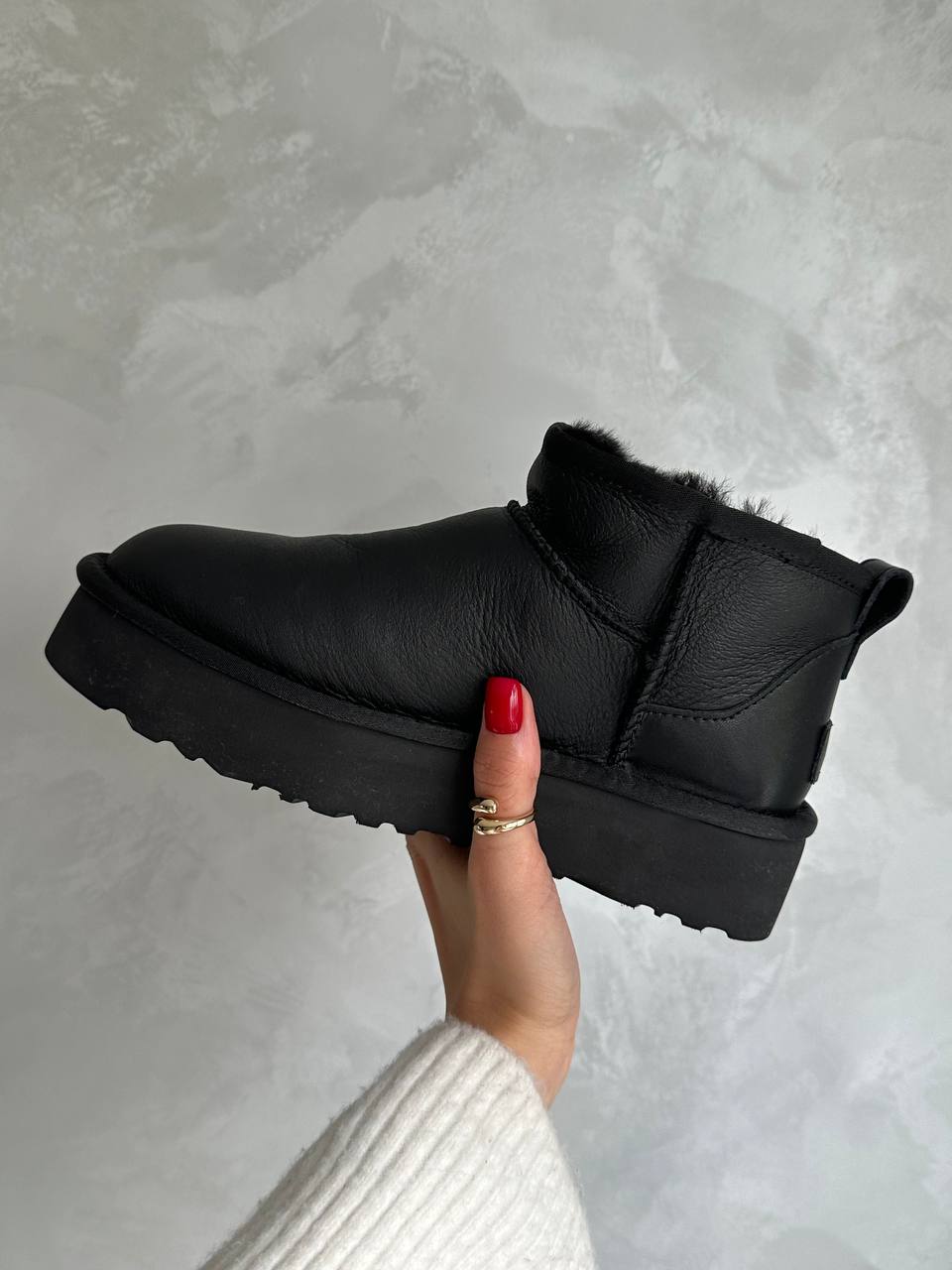 UGG Ultra Mini Platform Leather Black - oceanhype - 