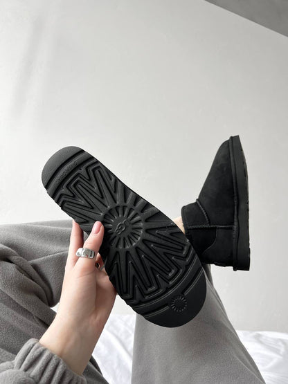 UGG Classic Ultra Mini Black - oceanhype - 