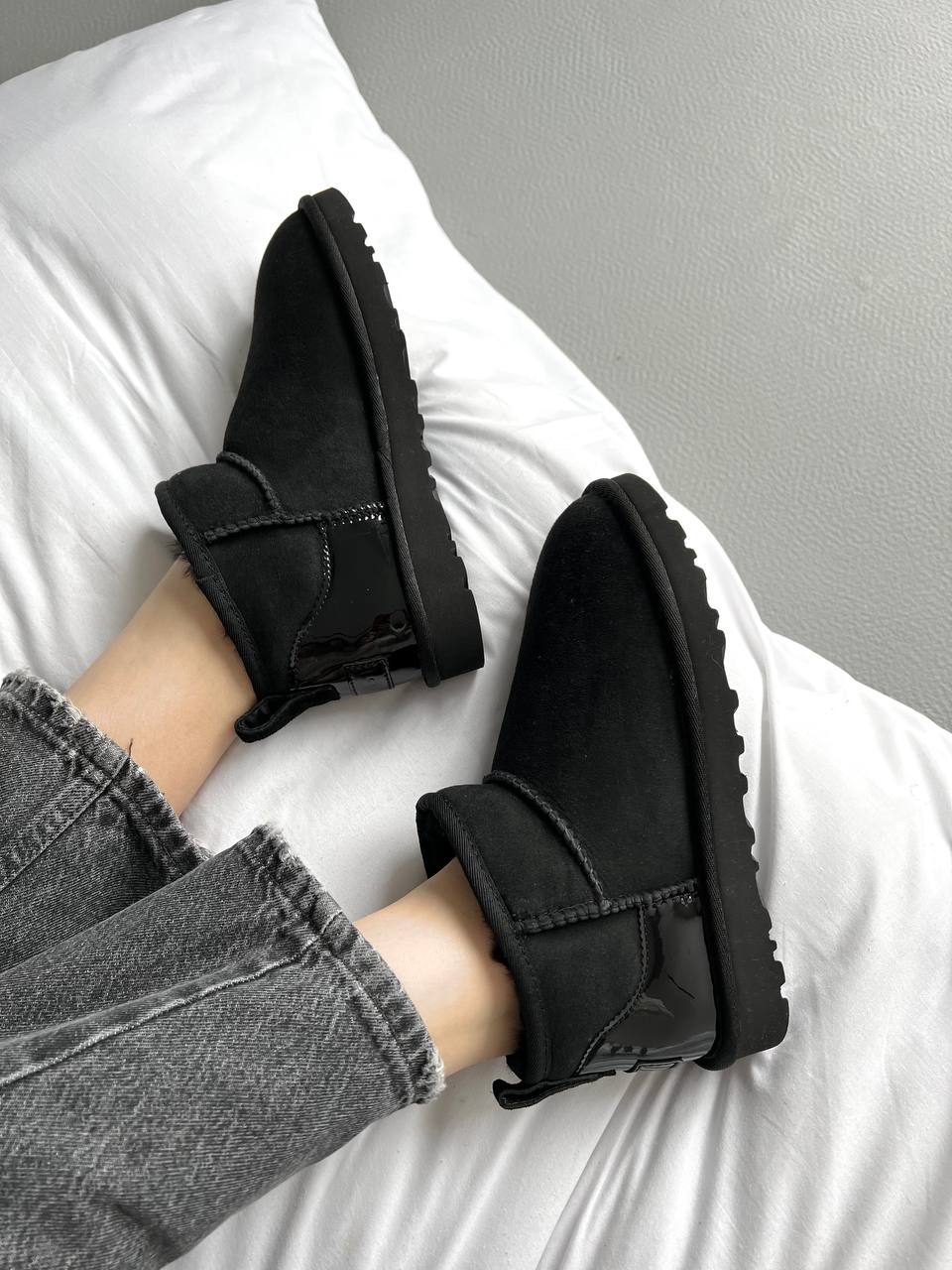 UGG Ultra Mini Black Lacquer - oceanhype - 